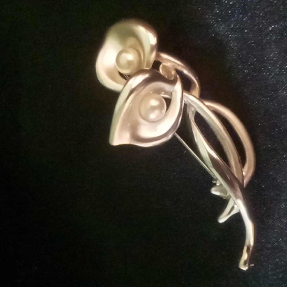 Vintage Napier calla lilly Broach silver tone with faux pearl centerpieces
